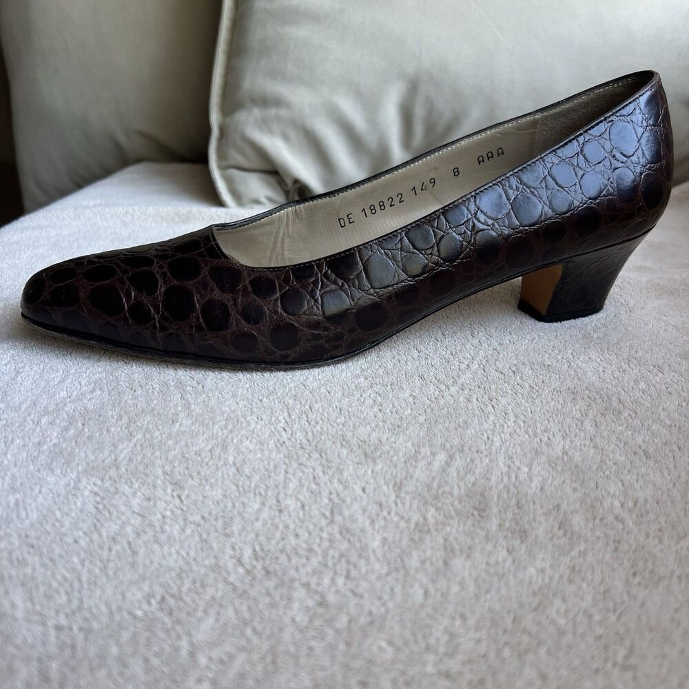 Salvatore Ferragamo Brown Croc‎ Embossed Leather Low Heel Pumps Women 8 AAA